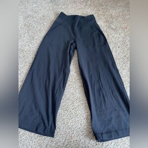 Lululemon Align high rise wide leg pant short, in brand new condition
